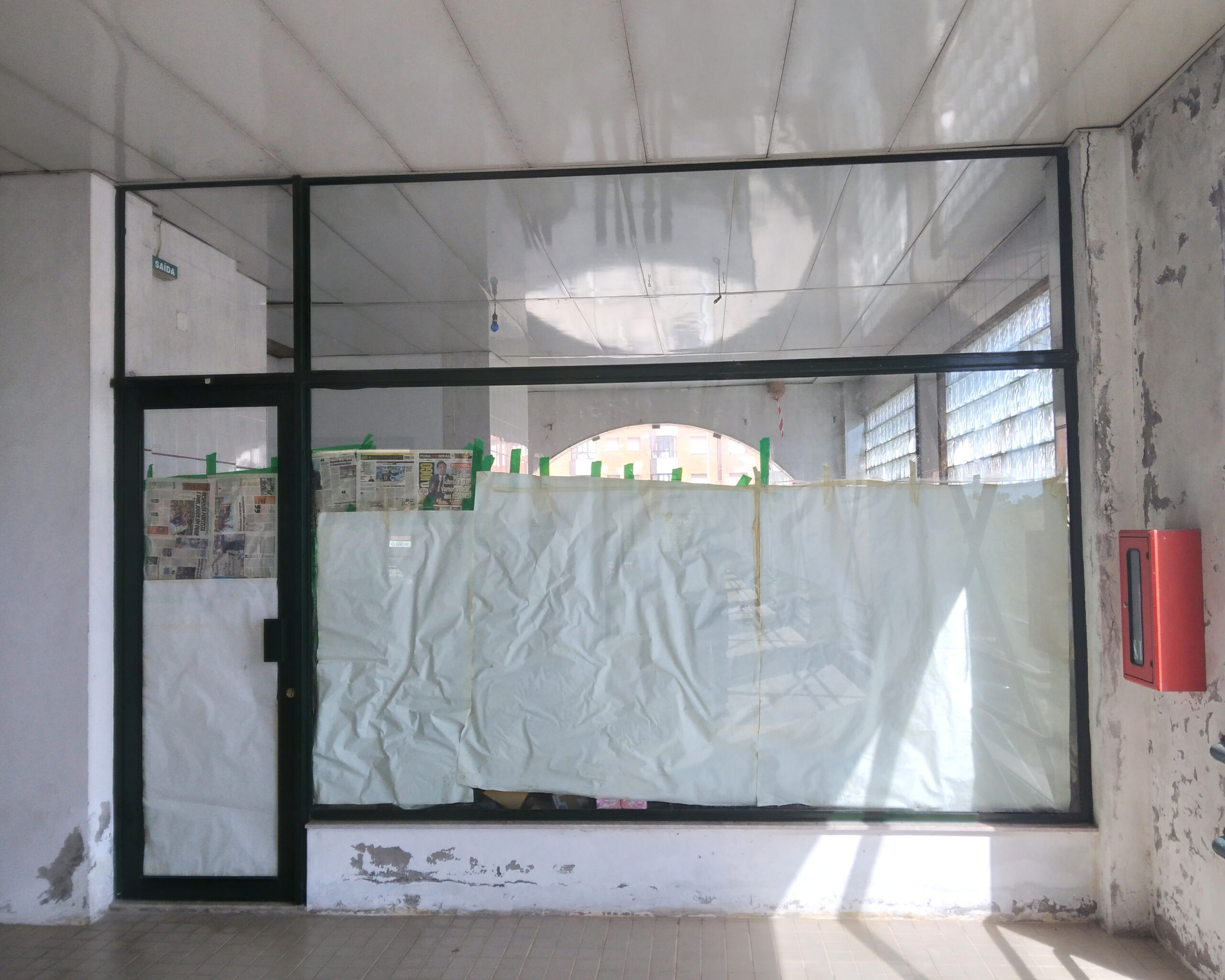 Umas das lojas do Mercado de Santiago, Aveiro. Obra realizado por Tree Civil